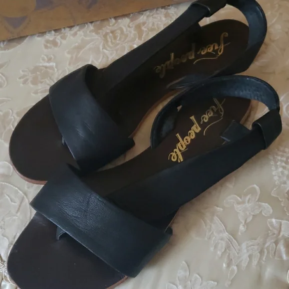 🖤Free People, Black Sandals, Size 8 🖤 - Picture 3 of 4
